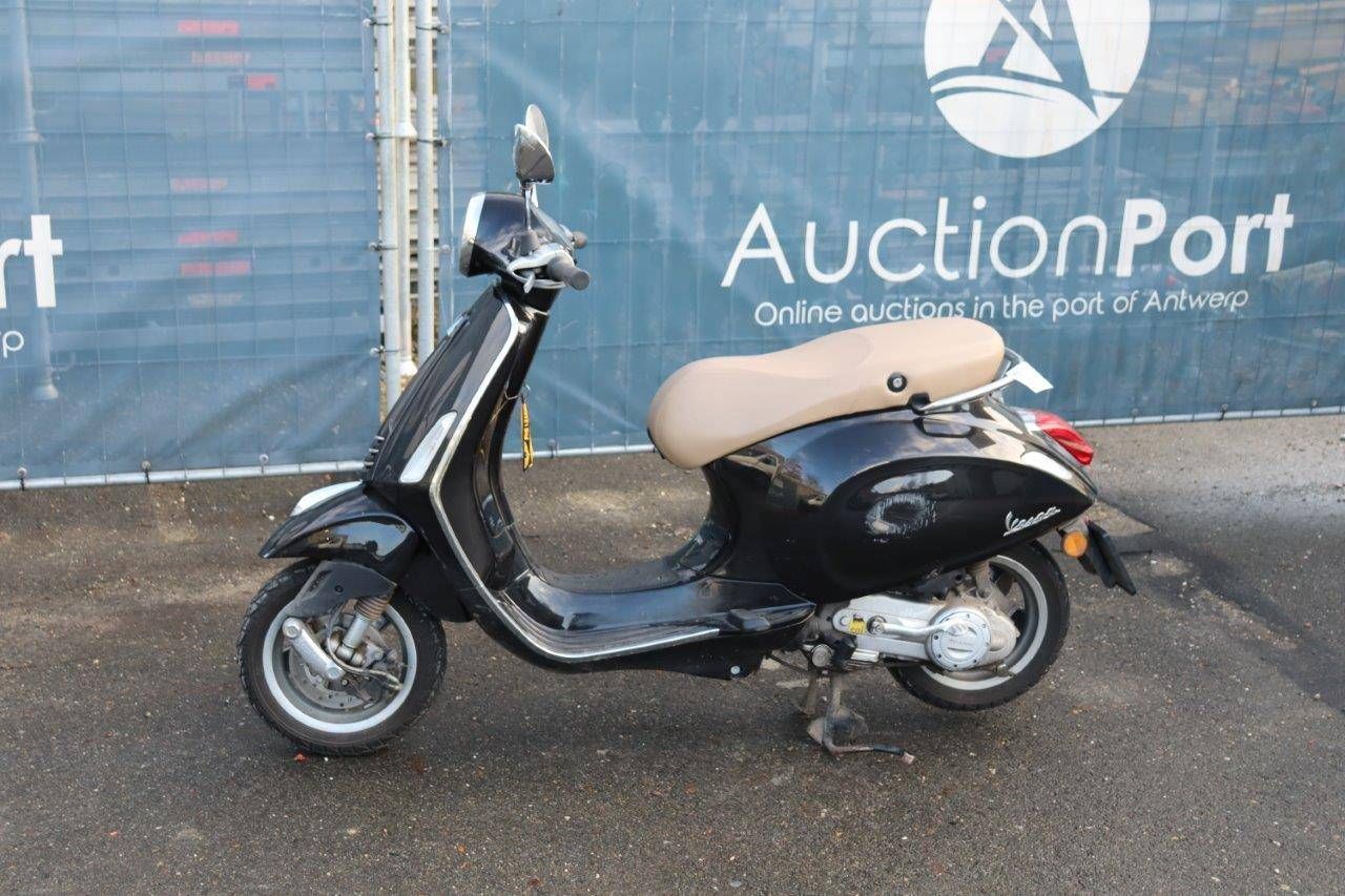Vespa Primavera Petrol