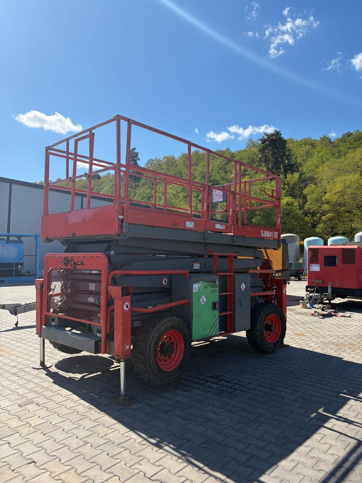 Sollevatore a forbice SkyJack SJ8841RT Diesel 14,5 m 2017