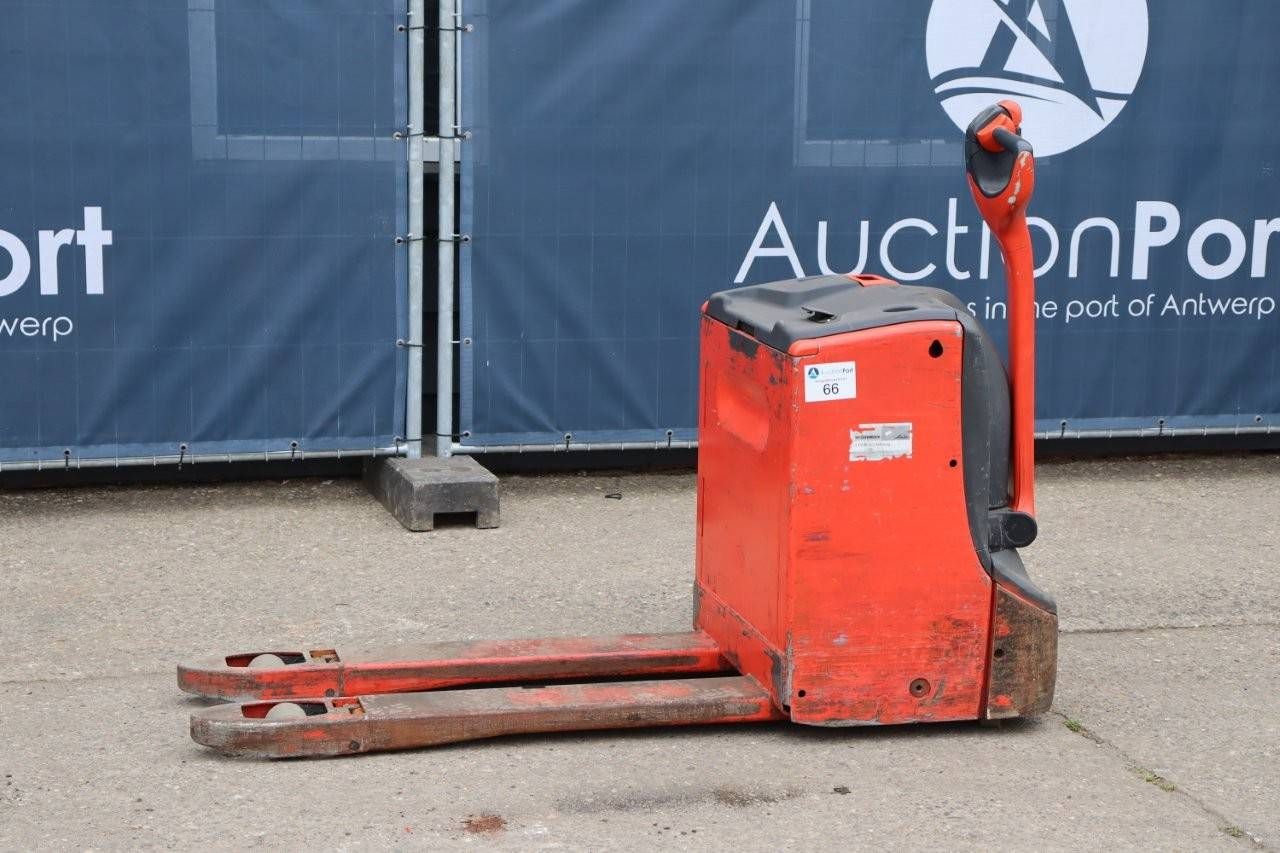Electric pallet truck