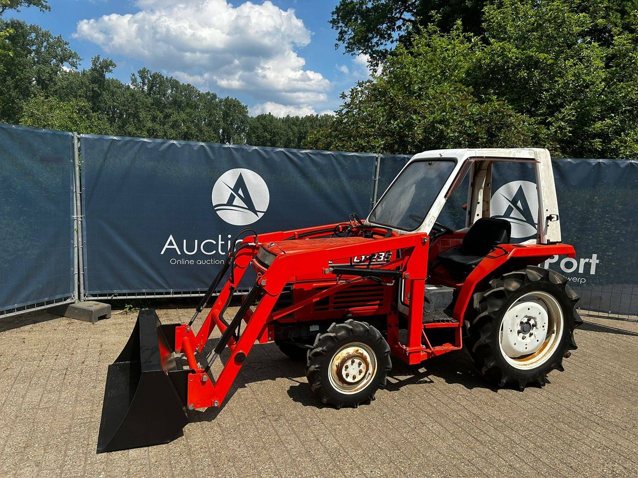 Mini Tractor Kubota L1-235 Diesel with New Front Loader
