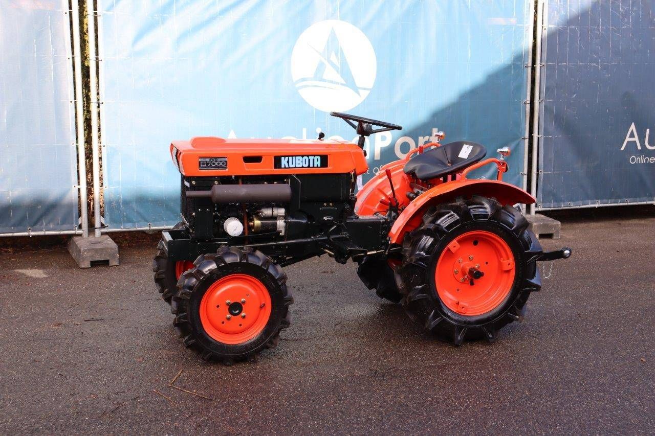 Mini tractor Kubota B7000 Diesel with lifting kit REFIT