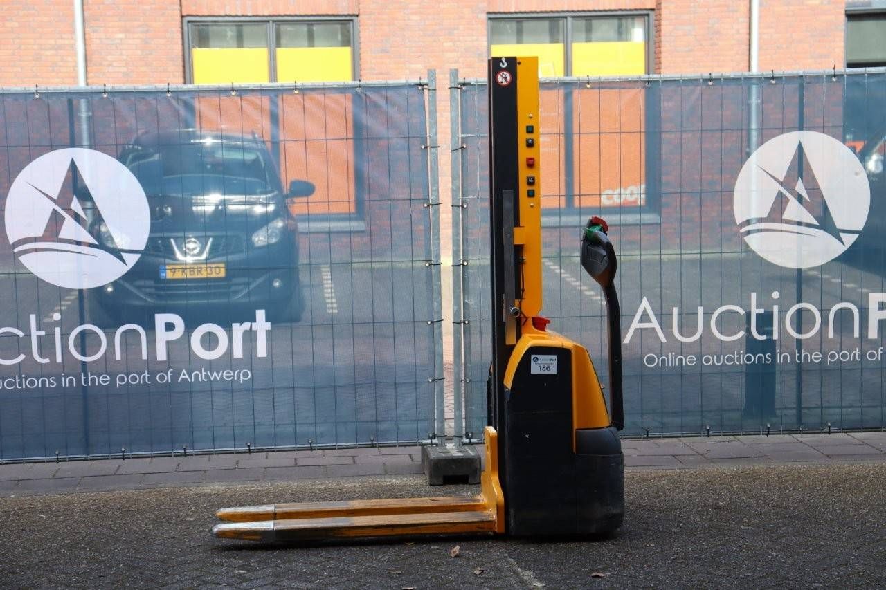 Stacker Jungheinrich EMC 110 Electric 1000kg 1.54m