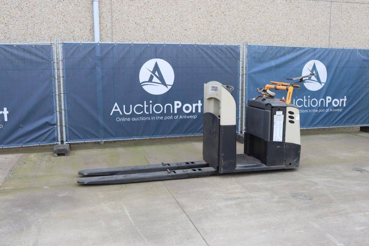 Pallet truck Crown GPC3040 Electric 2000kg 2016