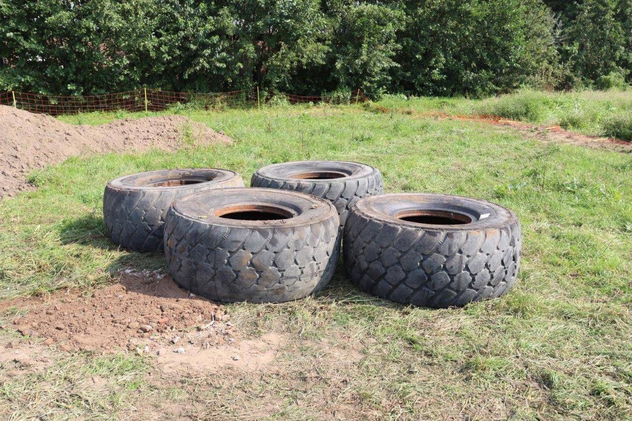 Lot of tires Michelin 625/70R25 4 pieces