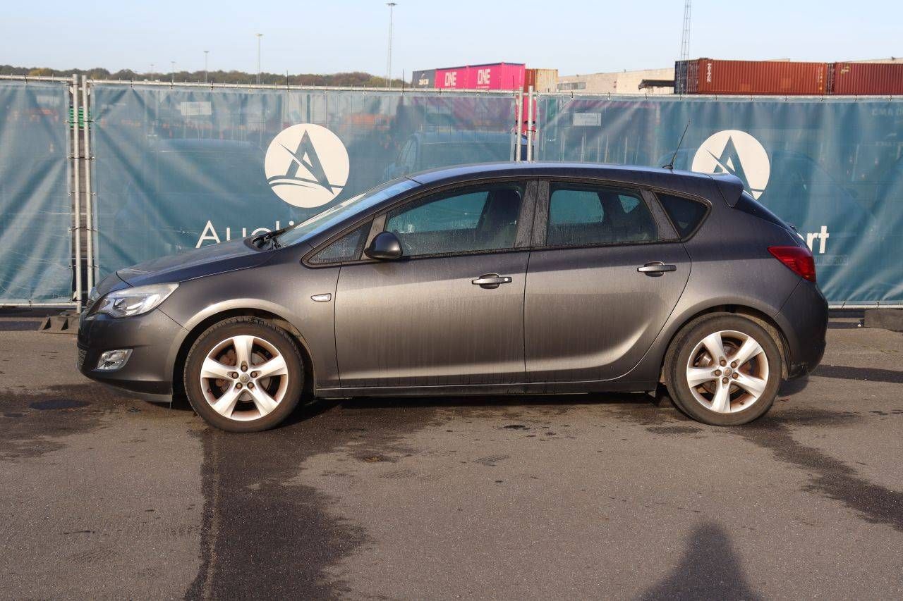 Passenger car Opel Astra Petrol 100hp 2011 (Margin)