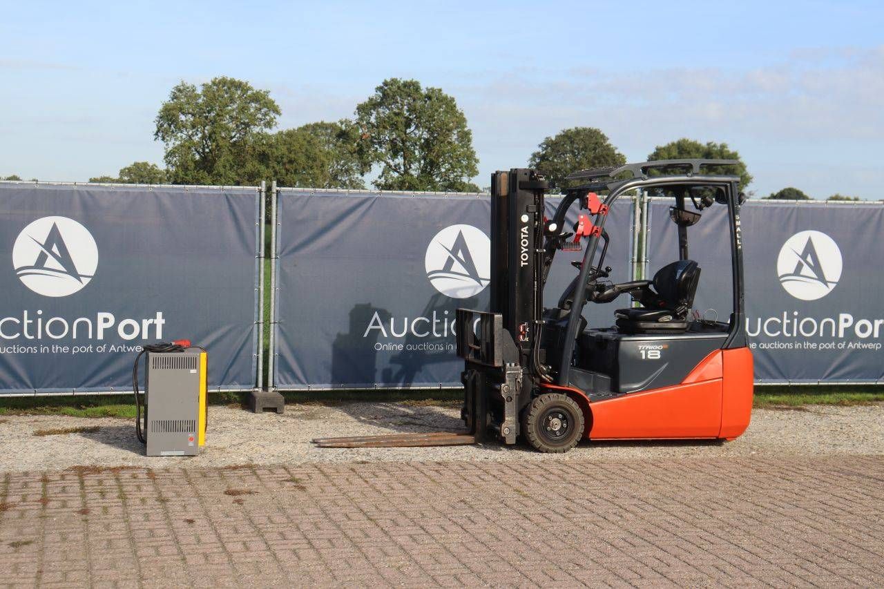Carrello elevatore elettrico Toyota 8FBE18T, portata 1800 kg, altezza di sollevamento 4,7 m, anno 2021.
