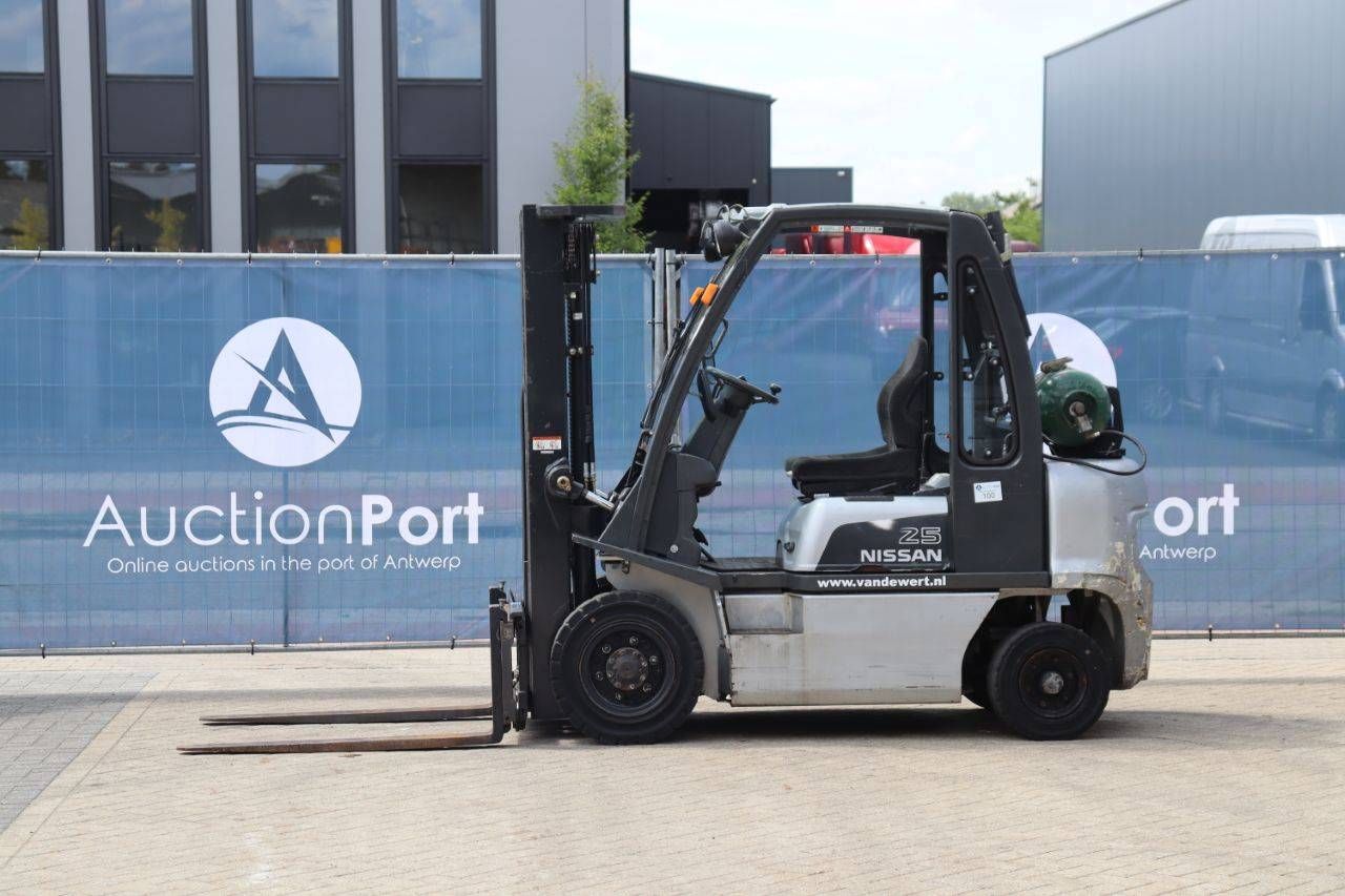 Forklift Nissan UD02A25PQ LPG 2500kg 4.75m 2005