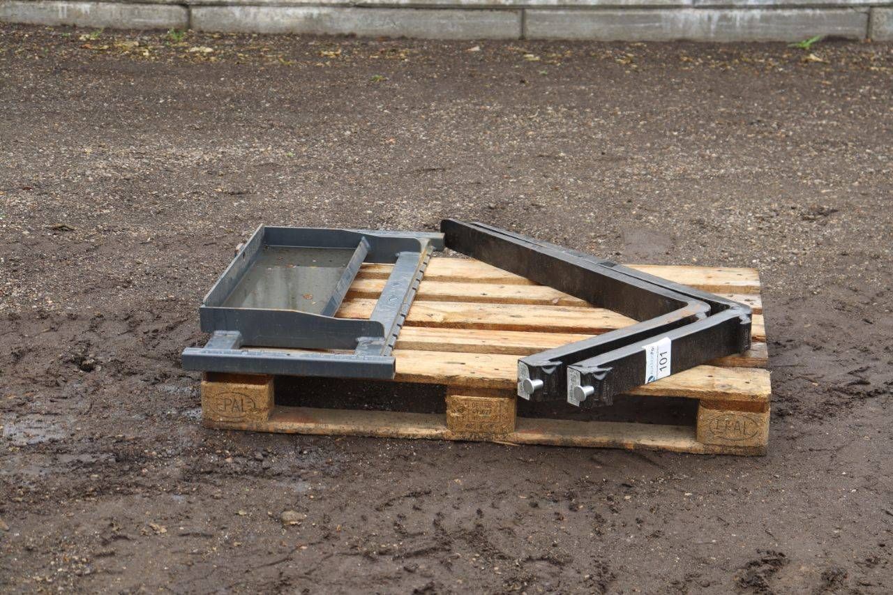 Pallet forks with fork board