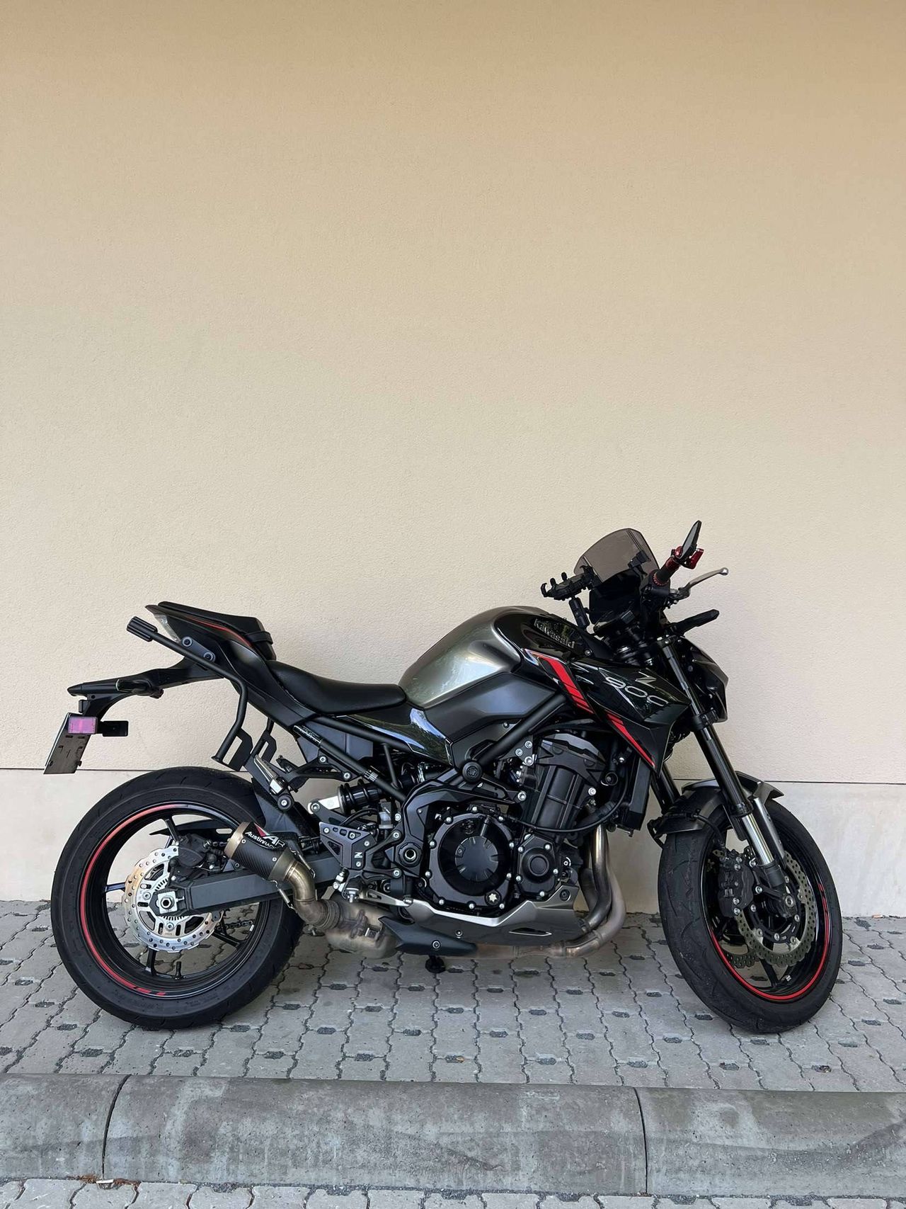 Kawasaki Z900 Petrol 125hp 2023 Motorcycle with Luggage Mounting System (Margin)