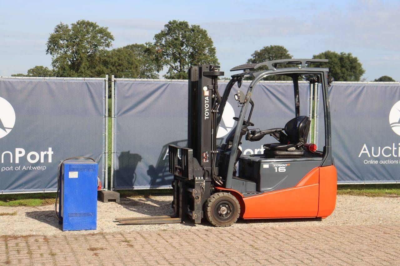 Carrello elevatore elettrico Toyota 8FBE18T, portata 1800 kg, altezza di sollevamento 4,7 m, anno 2021.