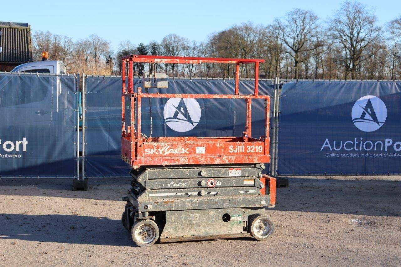 Scissor lift Skyjack SJIII-3219 Electric 5.8m
