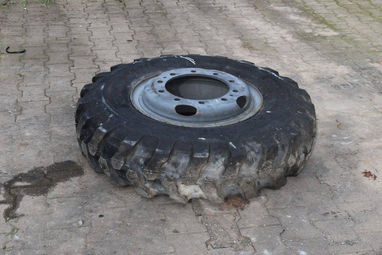 Tire Apollo Awe 713