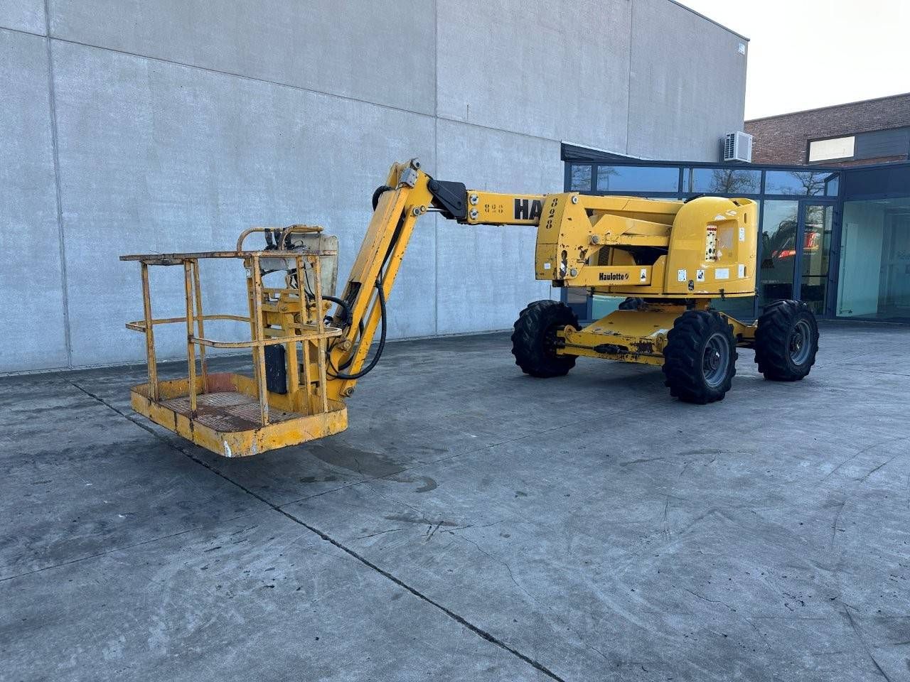 Articulating boom lift Haulotte HA16PX 16m 2000