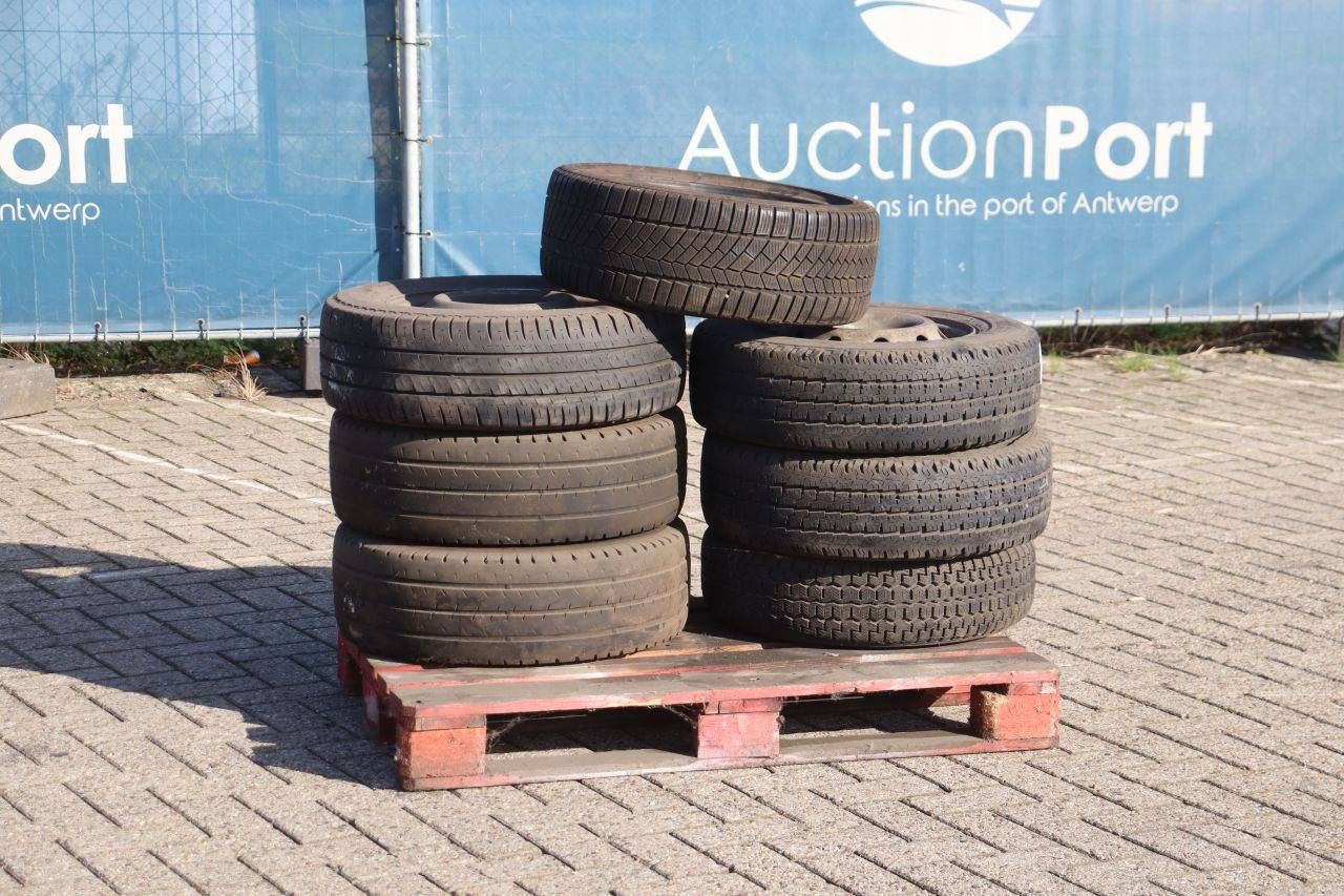 Lote de 7 neumáticos Continental y Michelin con llantas