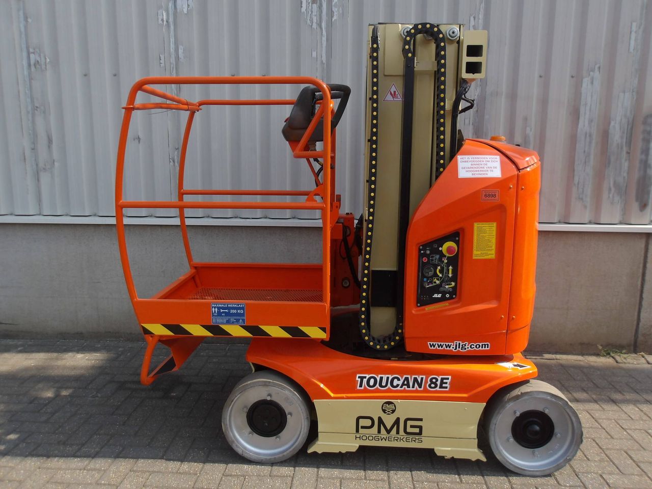 Toucan 8E Electric Mast Lift 8.20m 2016