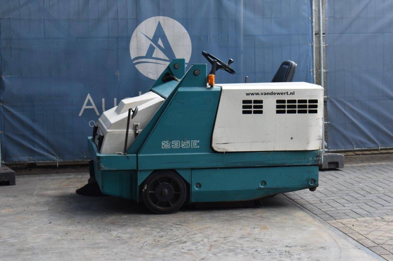 Sweeper Tennant 235E Electric
