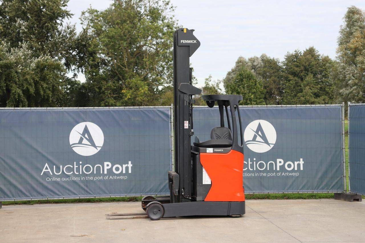 Carrello elevatore elettrico retrattile Fenwick-Linde R14-01, portata 1400 kg, altezza massima 8,0 m, anno di produzione 2020.
