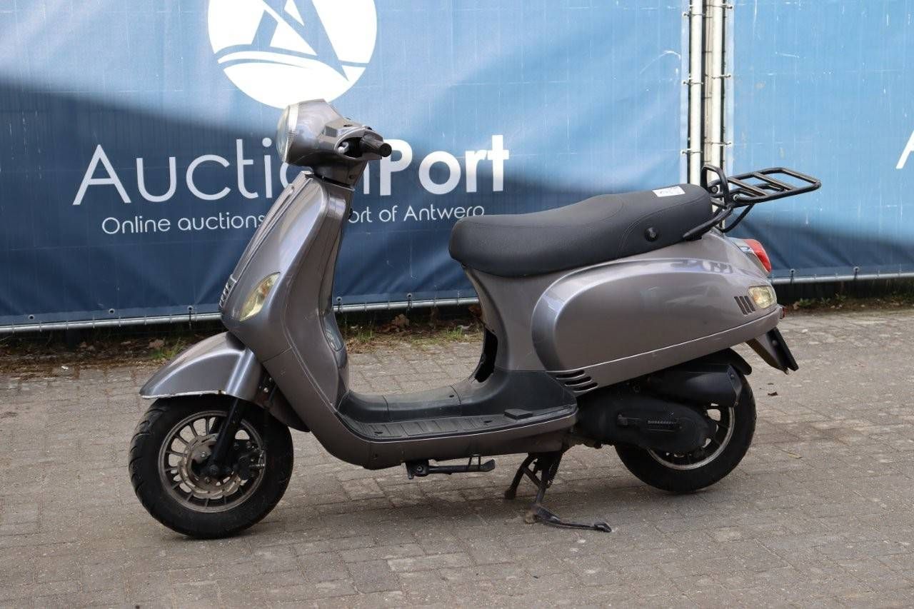 Scooter Xinix Touring Petrol 3pk 2013 (Margin)