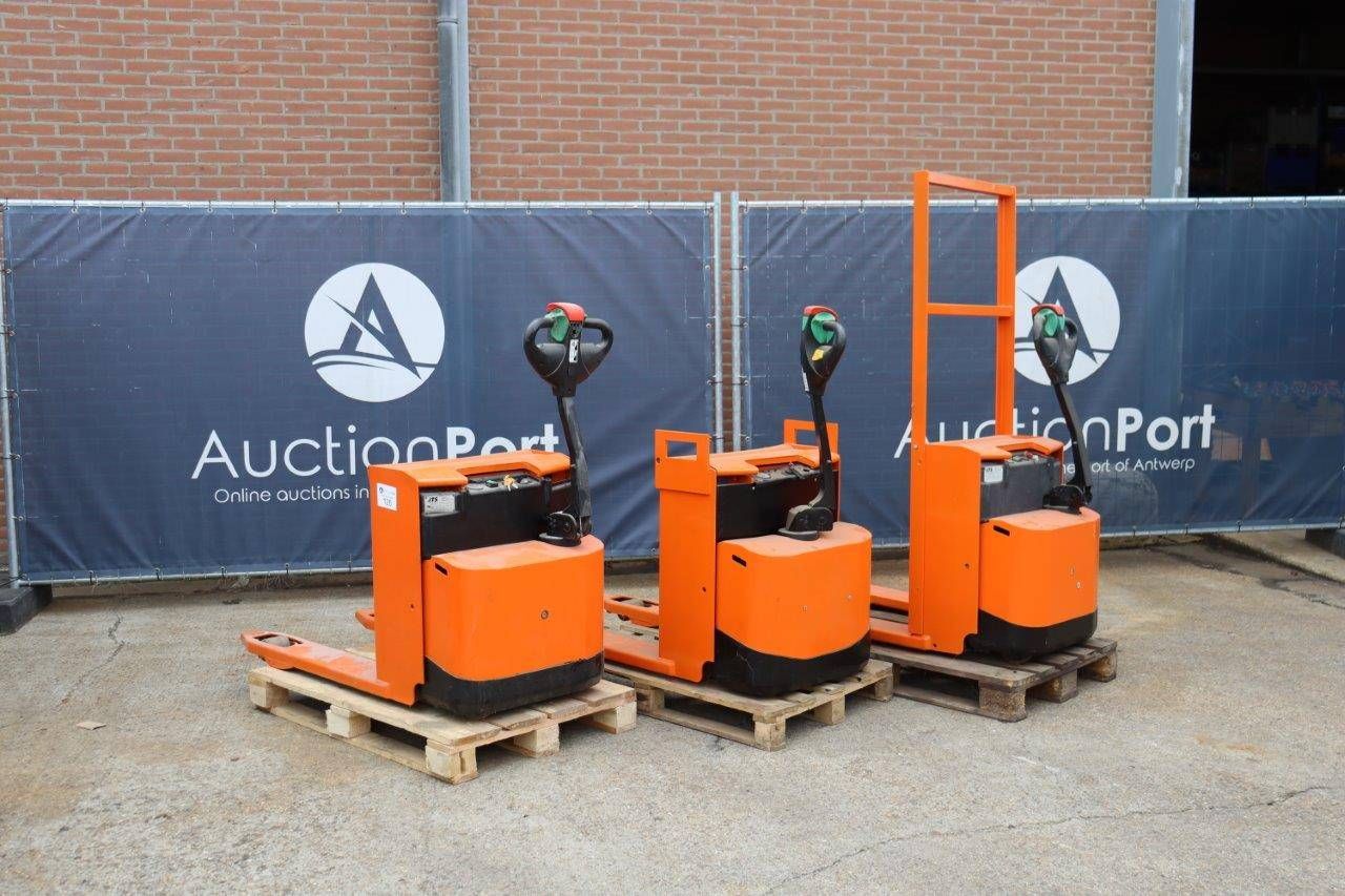 Lot Pallet Trucks Doosan LEDH Electric