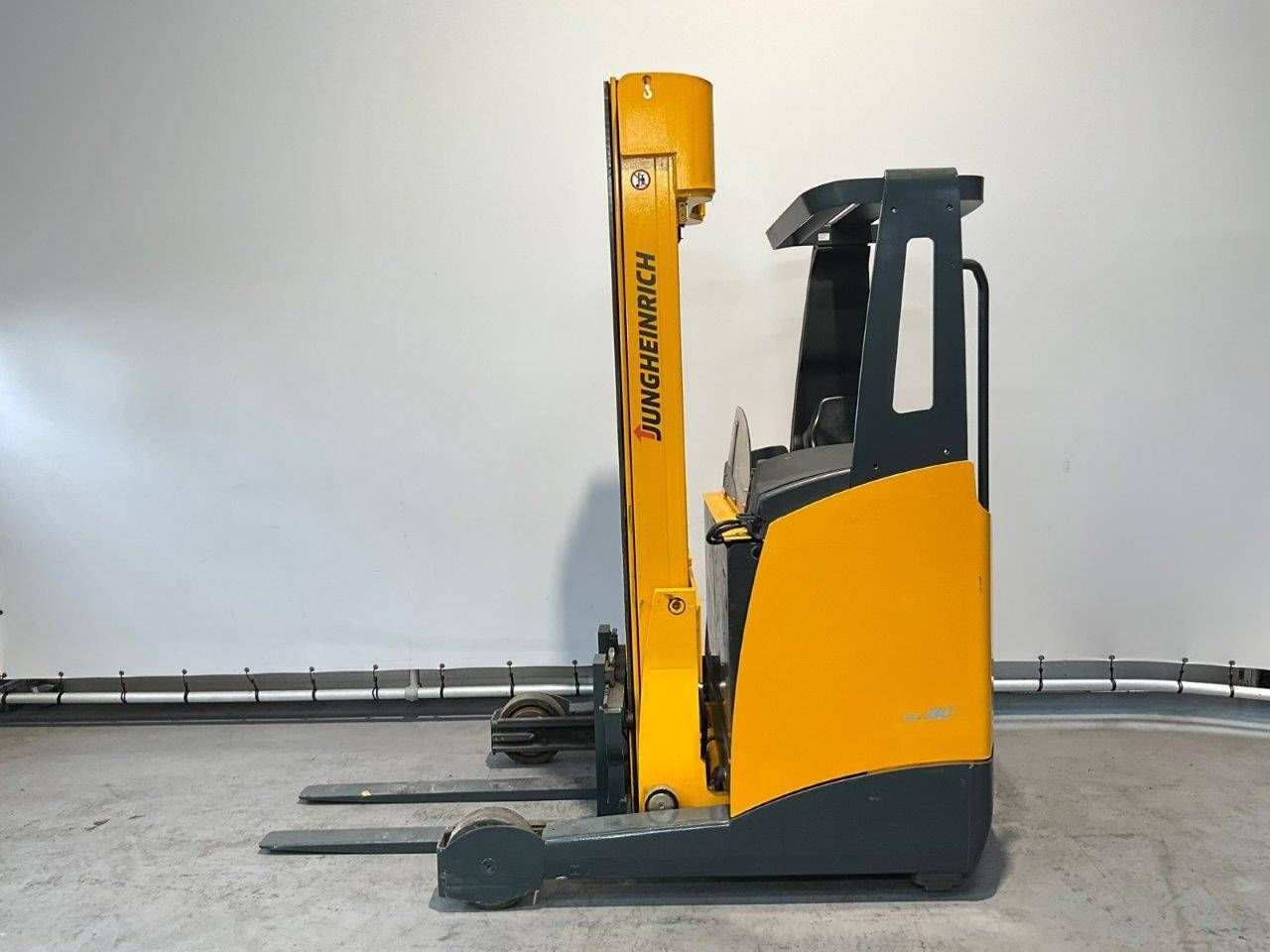 Reach truck Jungheinrich ETV 214 Electric 1400kg 5.9m 2004
