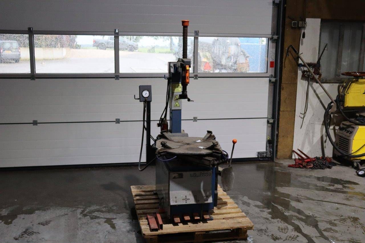 Tire mounting machine GmbH TC 200 TI
