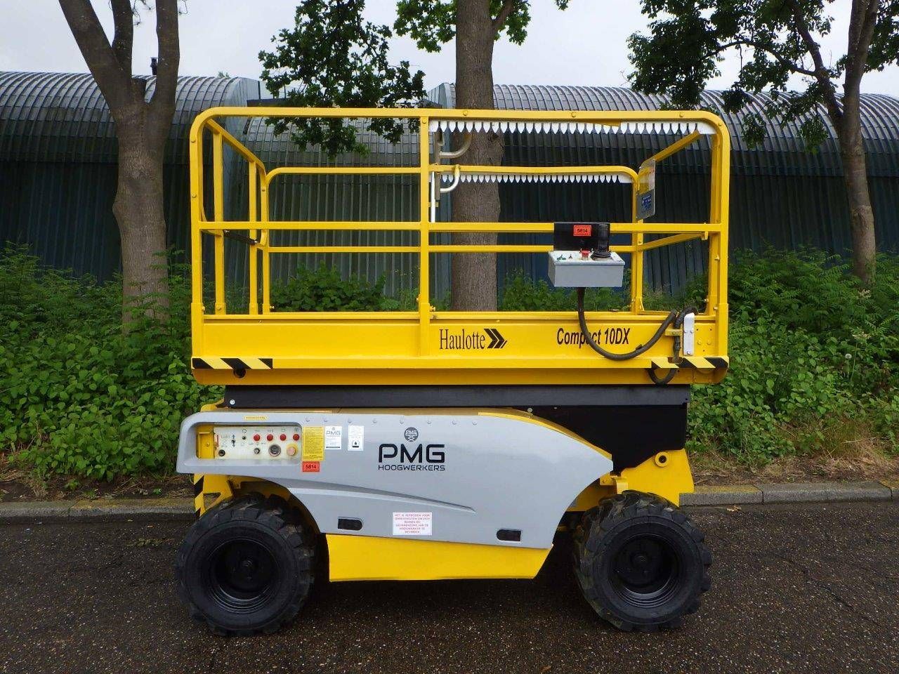 Scissor lift Haulotte Compact 10DX Diesel 10.28m 2002