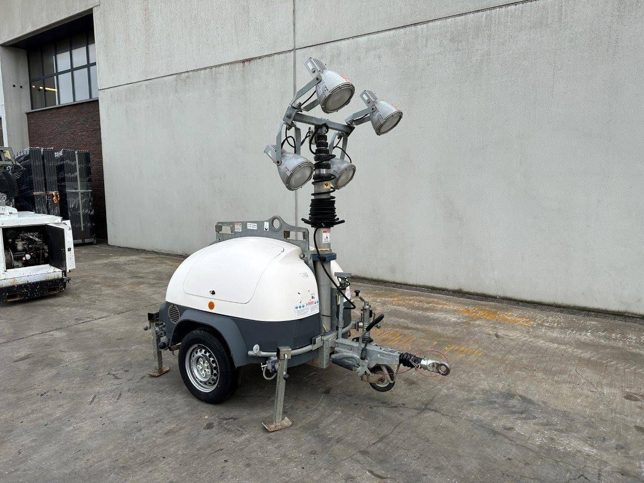 Light pole Trailer Ecolite Diesel