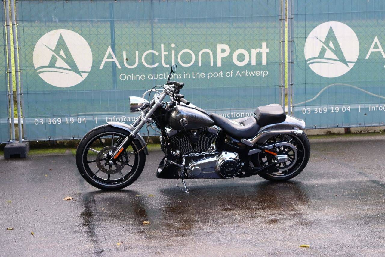 Harley-Davidson BREAKOUT SOFTAIL Motorrad Benzin 2014