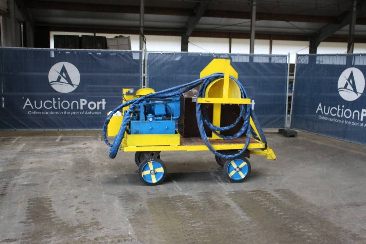 Equipment trailer
