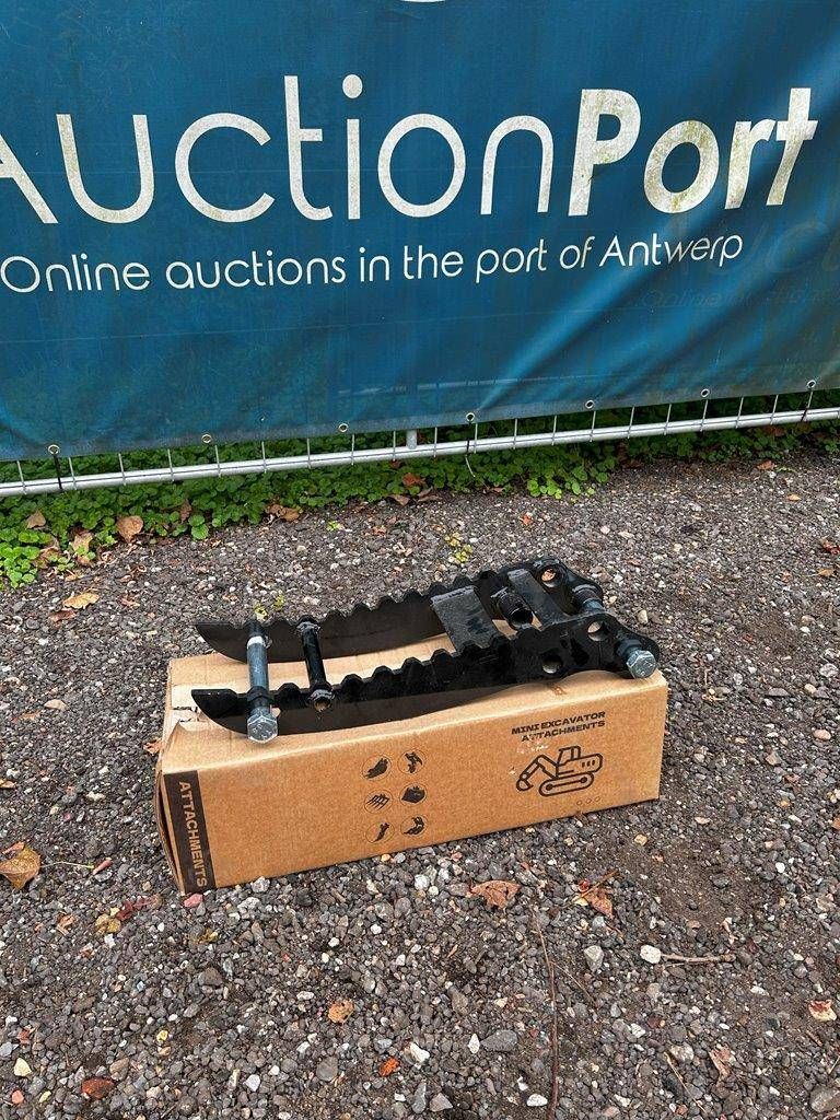 Thumbs up for Mini Excavator New