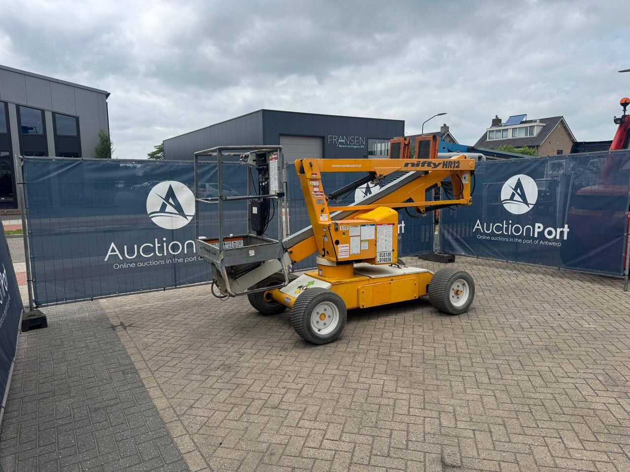 Nifty HR12 Electric Articulated Boom Lift 12.2m 2012