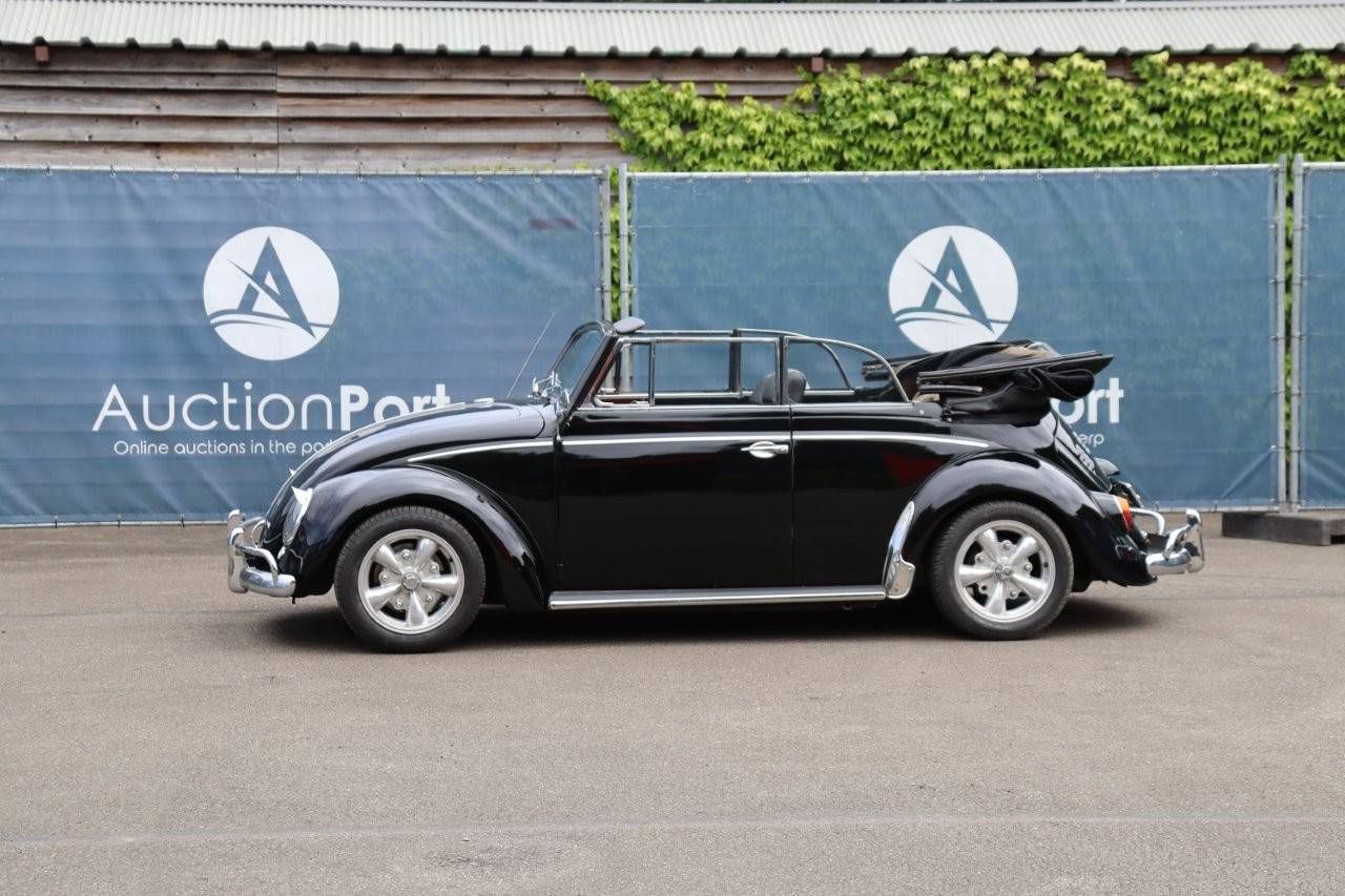 Volkswagen Beetle Convertible - 1965 (Margin)