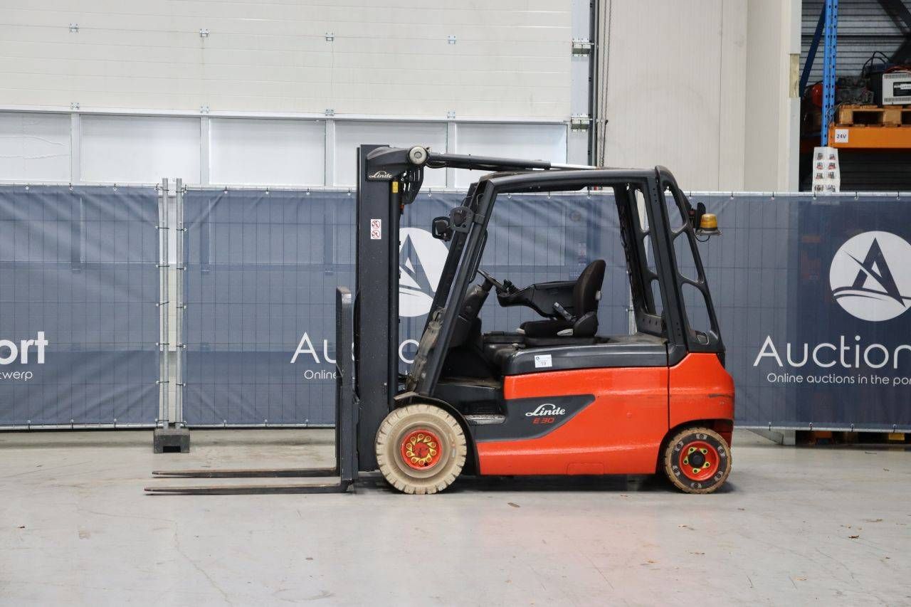 Empilhadeira elétrica Linde E30L-01 3000kg 4,6m 2015