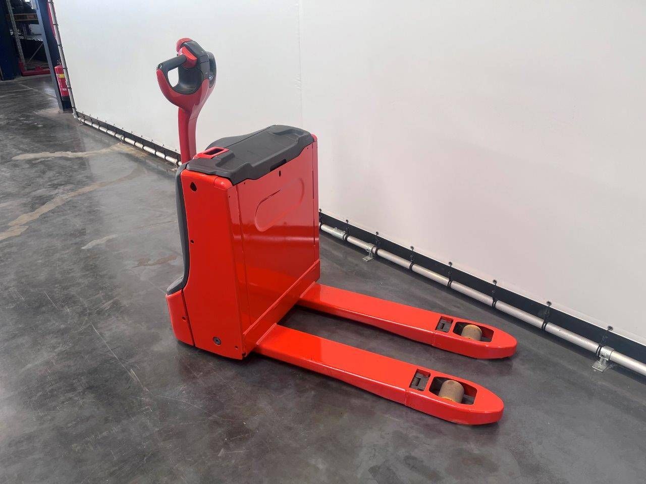 Pallet truck Linde T16 Electric 1600kg