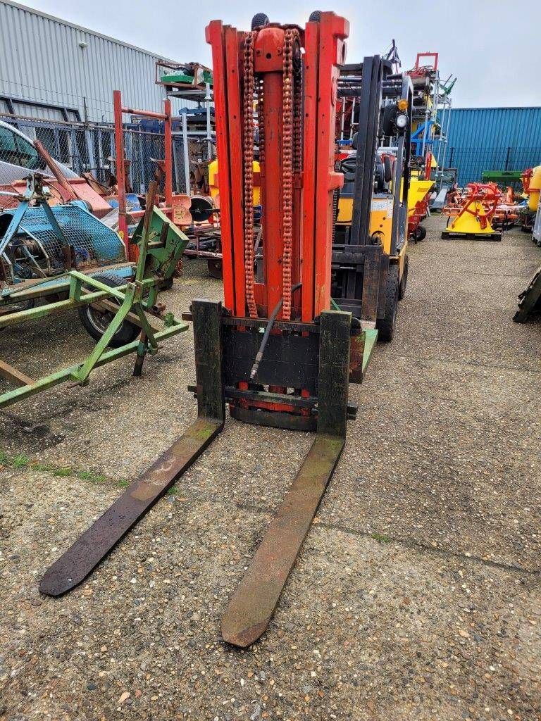 Lifting mast 2000kg with forks