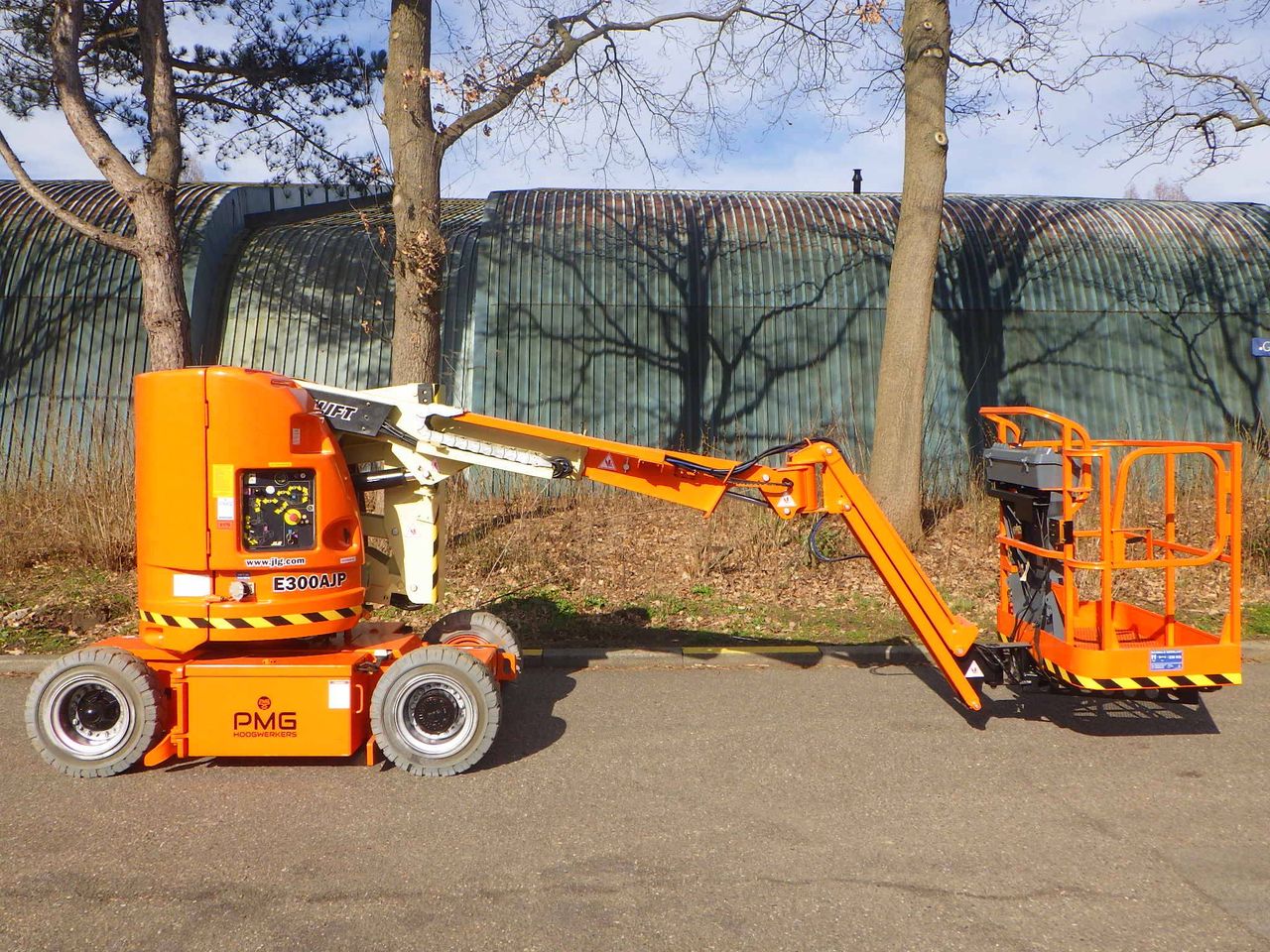 JLG E300AJP Electric Articulated Boom Lift 11.19m 2011