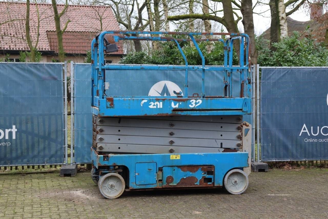 Scissor Lift Genie GS-3246 Electric 11.75m 2011