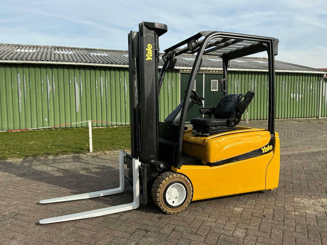 Forklift Yale Electric 1800kg 4.9m 2009