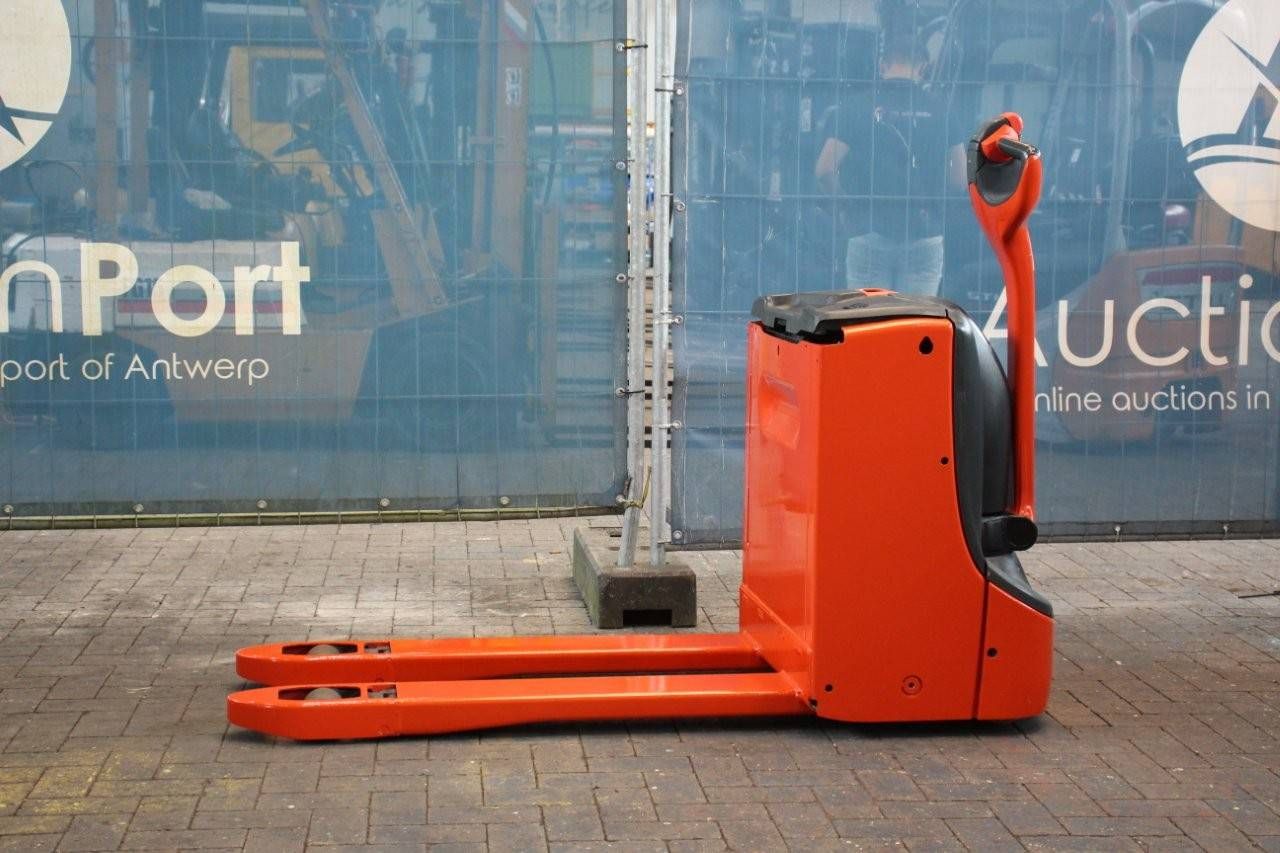 Electric pallet truck