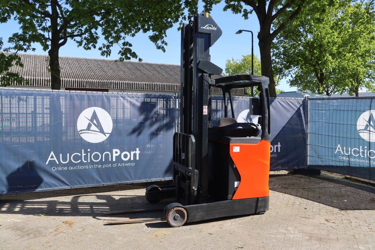 Carrello elevatore retrattile elettrico Linde R14-01, portata 1400 kg, anno 2017.