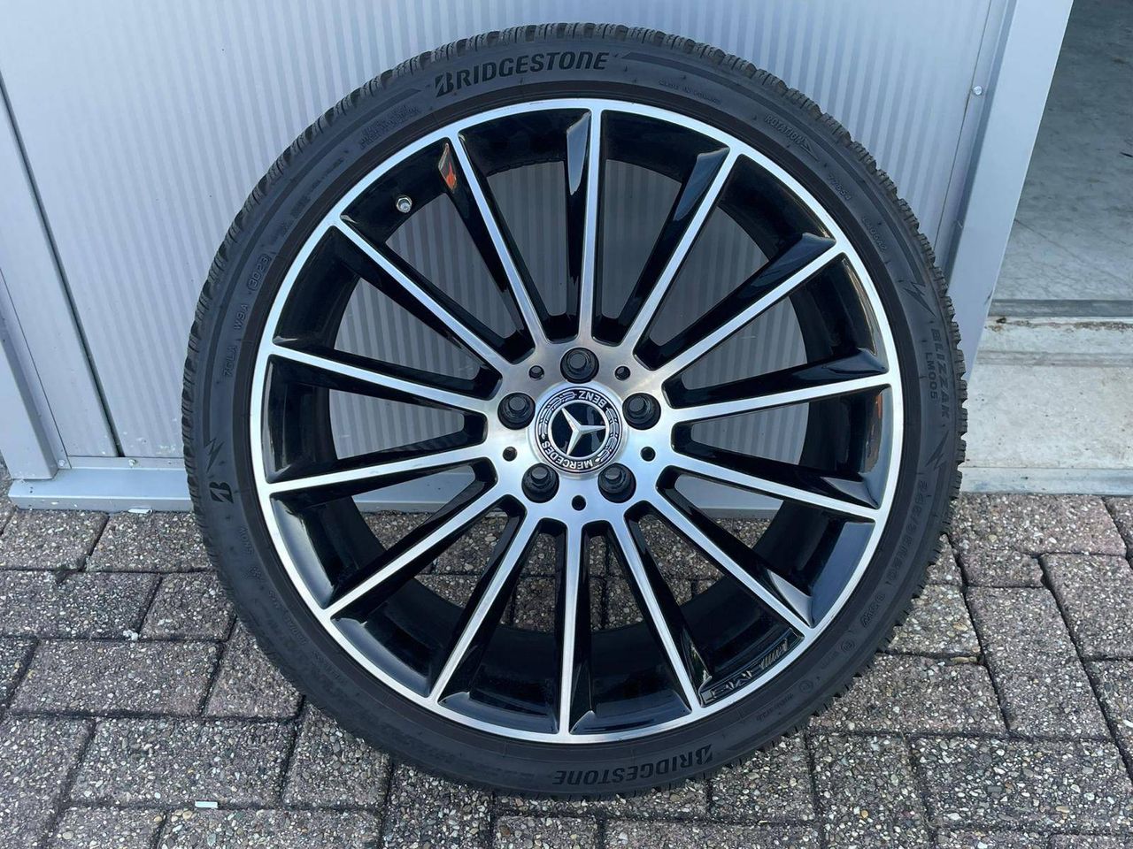Summer/Winter tires Bridgestone of Mercedes E-class 2020 with rim 