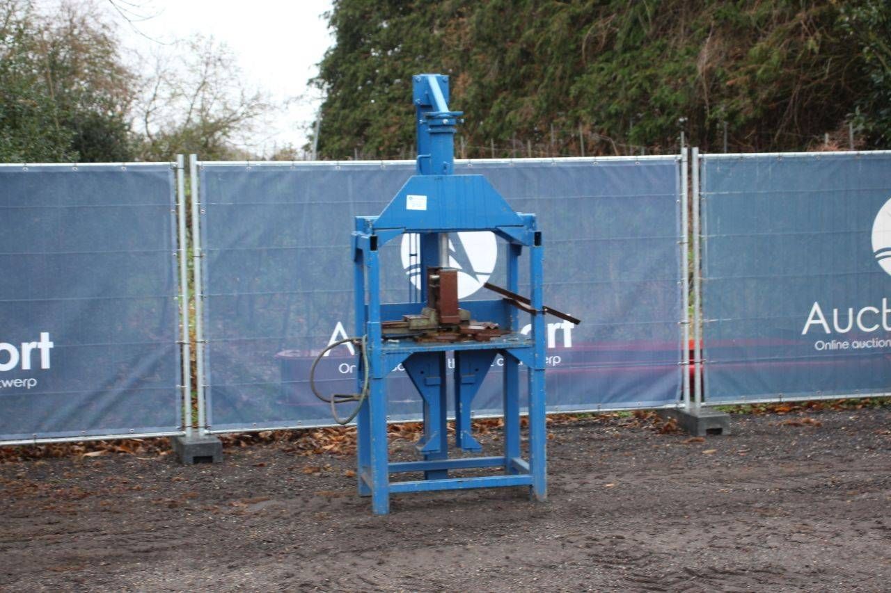 Hydraulic press 