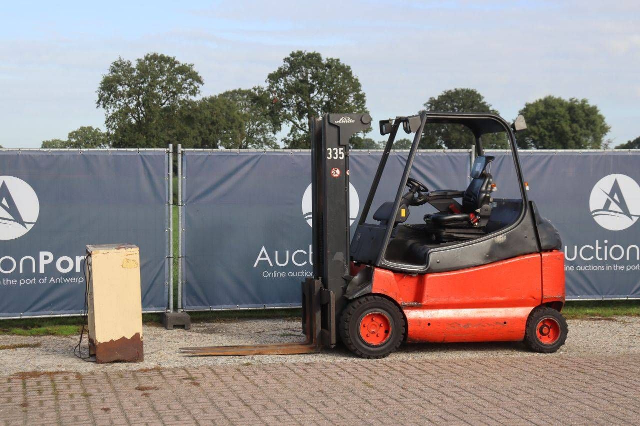 Carrello elevatore elettrico Linde E30/03/600 da 3000 kg, anno 2005
