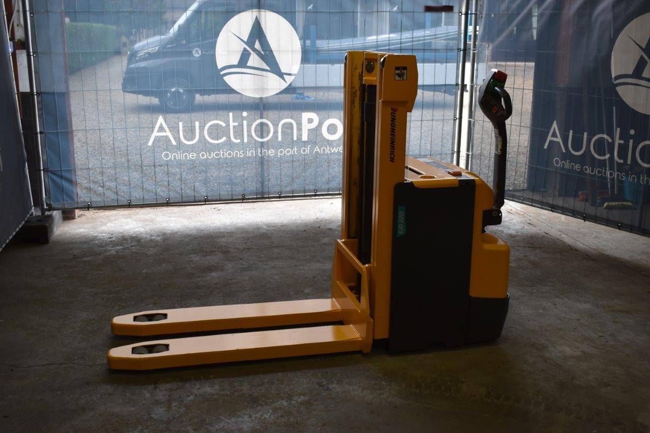 Stacker Jungheinrich EJD 220 Electric 2000kg