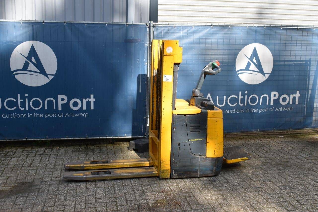 Apilador Jungheinrich ERC212 Eléctrico 1200kg