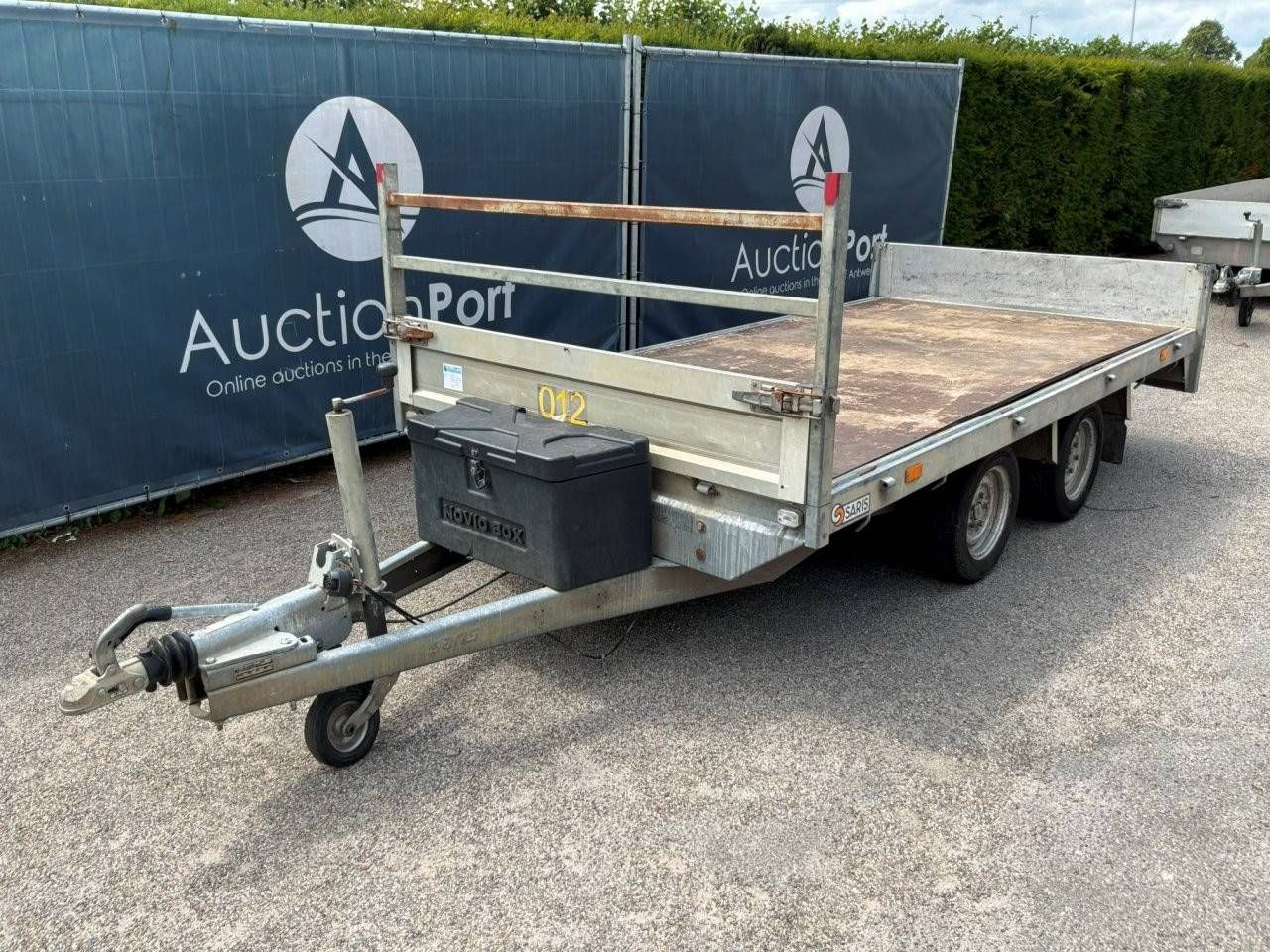 Platform trailer Saris C2700 2018