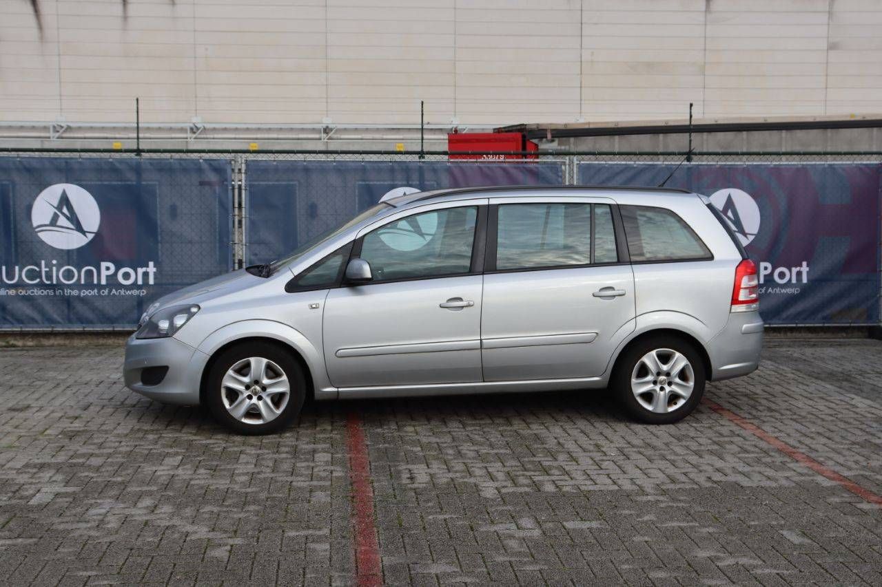 Passenger car Opel Zafira ecoFLEX Diesel 110 hp 2015 (Margin)