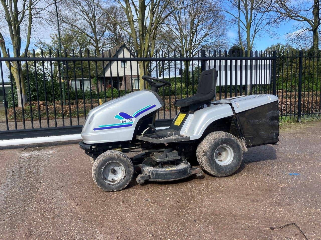 Riding mower Lawnboss 6420H Petrol 24hp 2000
