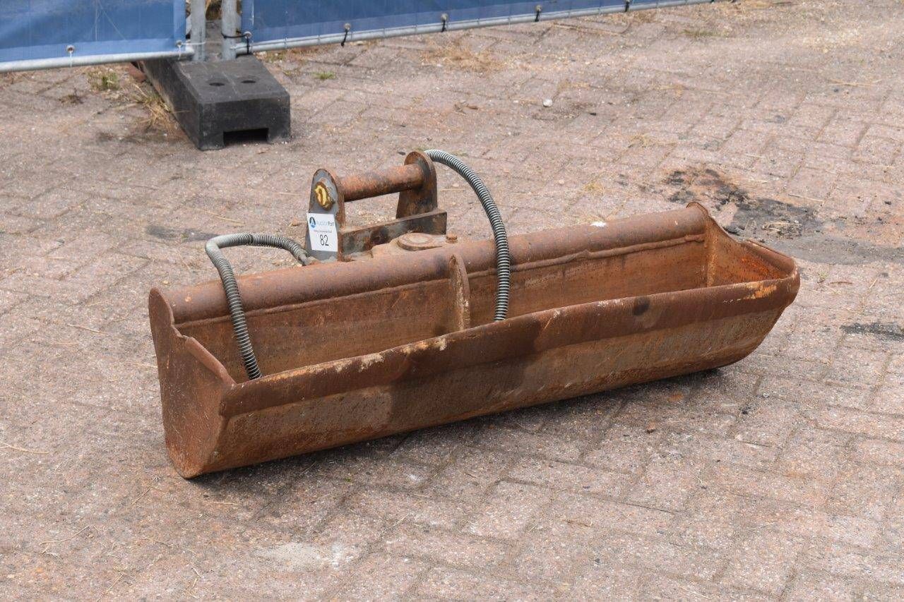 Tilting container