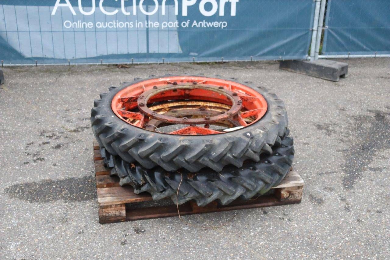 Set Tractor Tires